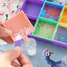 Load image into Gallery viewer, Diamond painting bead storage with cover organizer