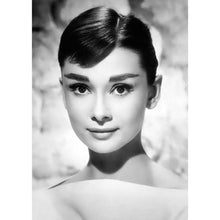 Load image into Gallery viewer, Pretty Girl - Full Diamond Painting - 30x40cm