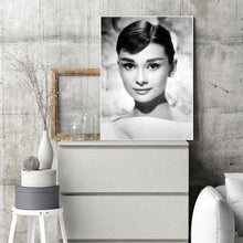 Load image into Gallery viewer, Pretty Girl - Full Diamond Painting - 30x40cm