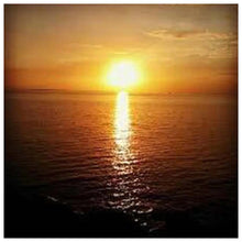 Load image into Gallery viewer, Novelty Sunrise - Full Diamond Painting - 30x30cm
