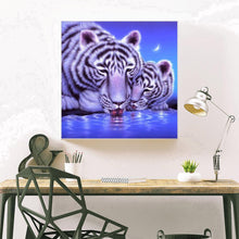 Load image into Gallery viewer, Snuggle Tiger - Full Diamond Painting - 30x30cm

